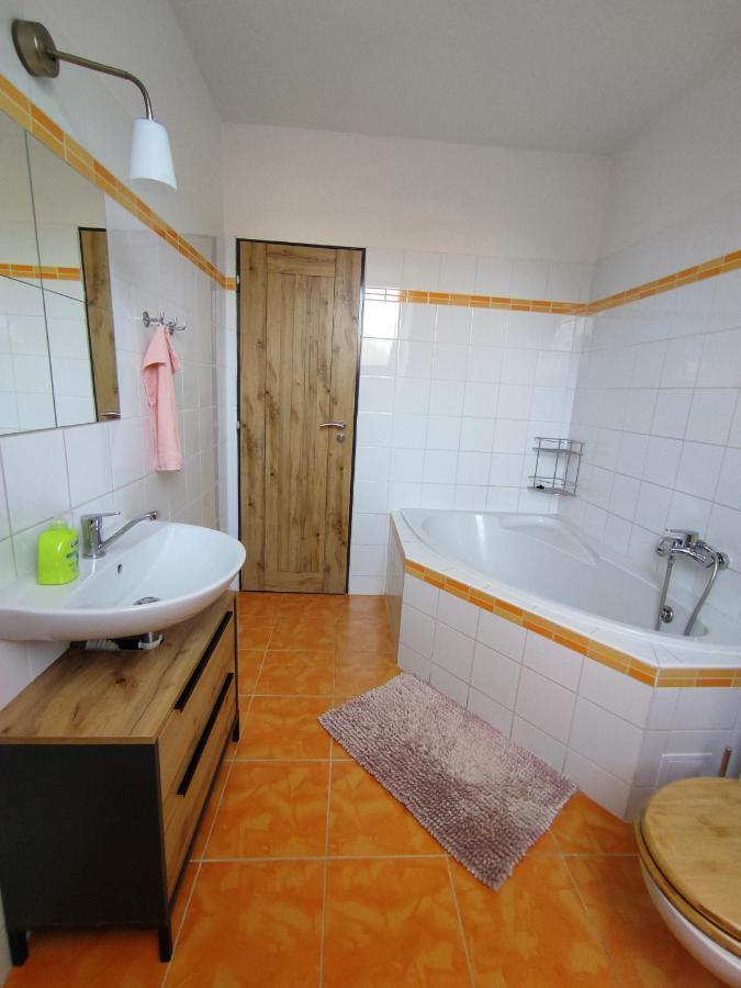 Ubytovani Ema Appartement Valtice Buitenkant foto