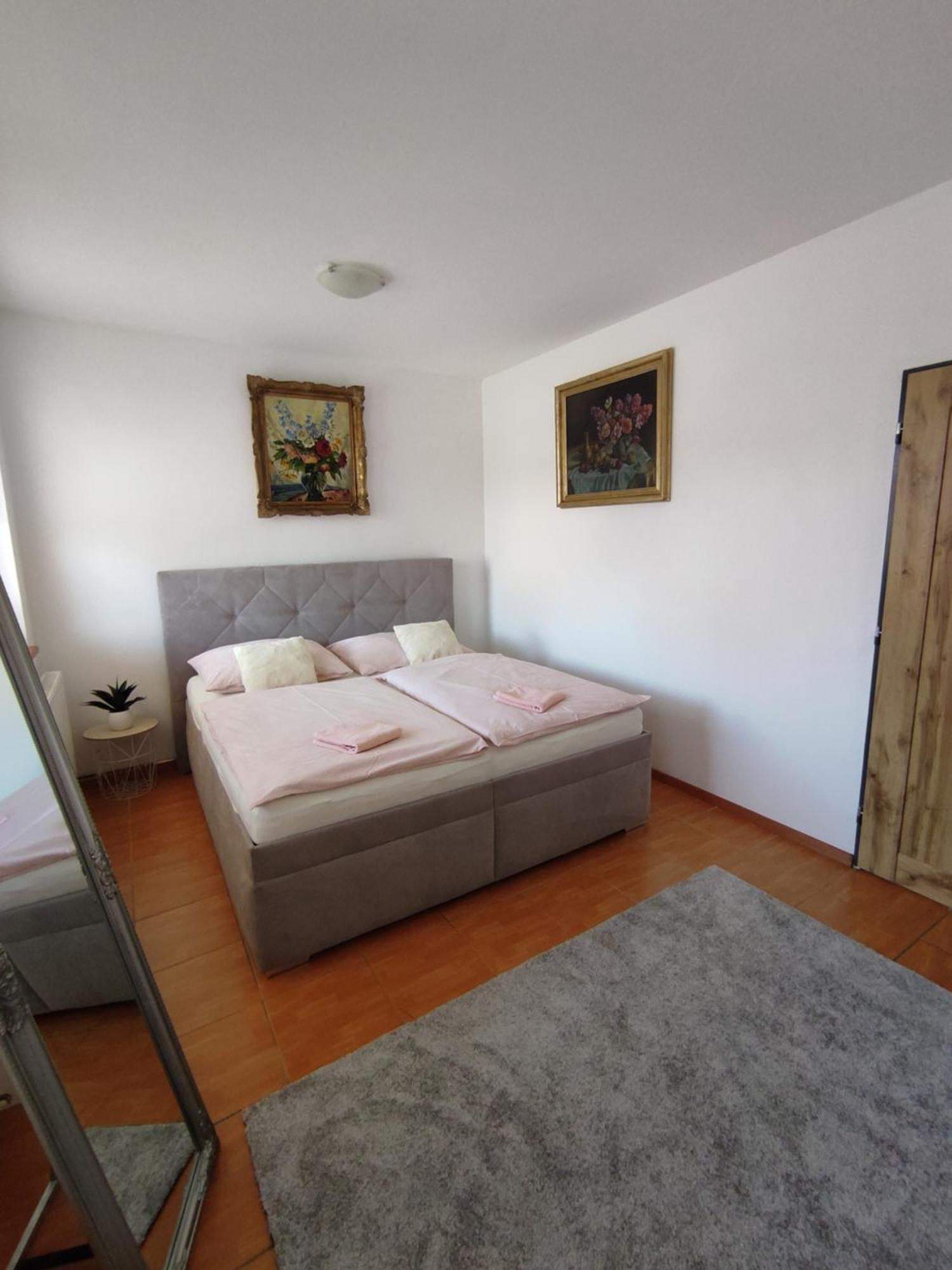 Ubytovani Ema Appartement Valtice Buitenkant foto